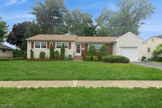 149 Mulberry Ln, Middlesex, NJ 08846