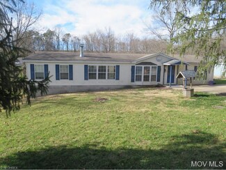 579 Burnthouse Rd, Parkersburg, WV 26104