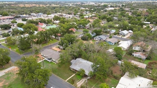 903 Franklin St, Fredericksburg, TX 78624