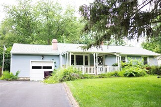 1981 Grange View Dr, Beavercreek, OH 45432