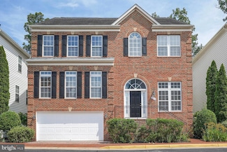 7013 Stone Inlet Dr, Fort Belvoir, VA 22060