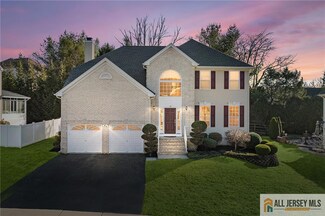 12 Hawk Ct, East Brunswick, NJ 08816