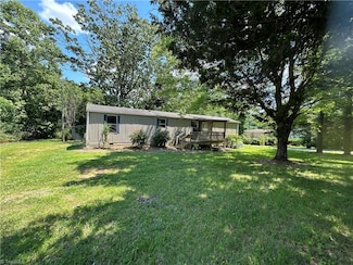 4391 Pine Hall Rd, Walkertown, NC 27051