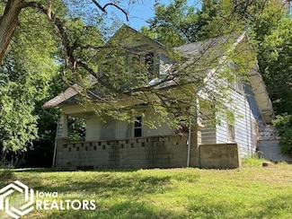 2774 Bluff Rd, Hamburg, IA 51640