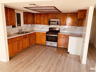 713 18th Place, Delano, CA 93215