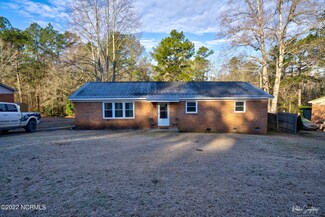 207 Shaw Rd, Hamlet, NC 28345