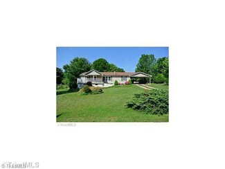 128 Foothill Ln, Pilot Mountain, NC 27041