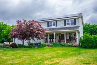 1508 Maplecrest Dr, Castleton On Hudson, NY 12033