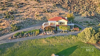 382 River Rd, Bliss, ID 83314