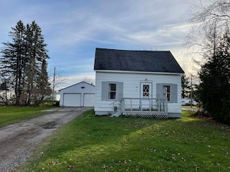 745 W 25th Ave, Sault Sainte Marie, MI 49783