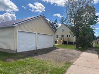 1304 Kuivinen St, Wakefield, MI 49968