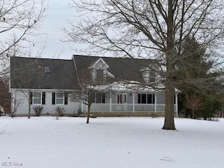 469 Lower Cork Ln, Geneva, OH 44041