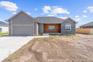 2919 Crystal Lake Dr, Salina, KS 67401