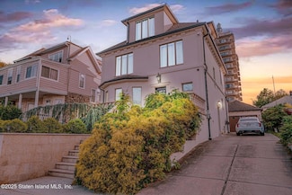 296 Edgewater St, Staten Island, NY 10305