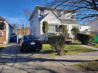 16-49 200th St, Flushing, NY 11360