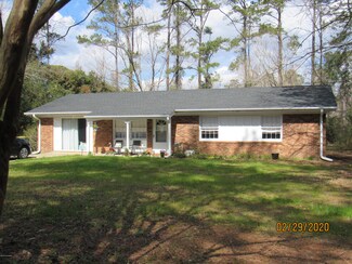 410 Hunt St, Whiteville, NC 28472