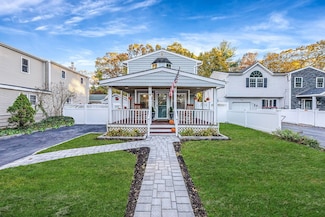 16 Lyda Dr, Nesconset, NY 11767