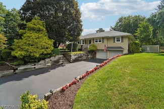 20 Nokomis Ave, Oakland, NJ 07436