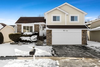 1166 N Cardinal Dr, Palatine, IL 60074