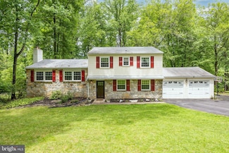 328 Horseshoe Ln, Downingtown, PA 19335