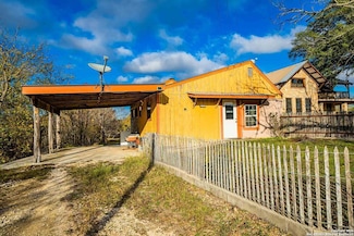1421 Stoneleigh Rd, Comfort, TX 78013