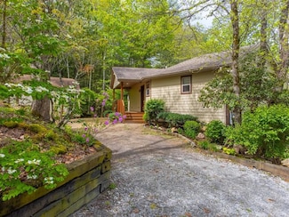 651 Chalk Hill Rd, Franklin, NC 28734
