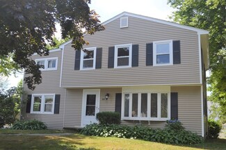 99 Moffitt Ave, Somerset, MA 02726