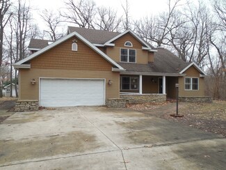 2907 S Forsythia Ln, Saint Anne, IL 60964