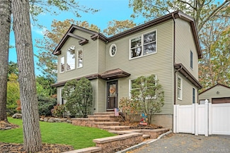 8 Margaret Ave, Nesconset, NY 11767