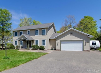 2831 Westview Dr, Marquette, MI 49855