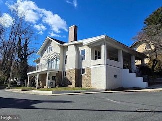 8 S Los Robles Ct, Reading, PA 19606