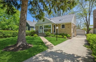 235 Nordica Ave, Glenview, IL 60025