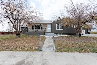 100 W Goshen St, Moorcroft, WY 82721