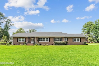 159 Meadowbrook Ln, Warsaw, NC 28398