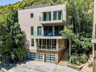 1516 N Beverly Glen Blvd, Los Angeles, CA 90077
