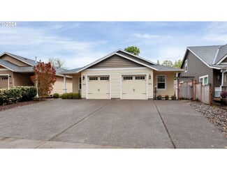 14834 SE Arista Dr, Milwaukie, OR 97267