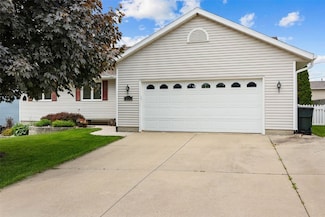 1724 Hamer Dr NW, Cedar Rapids, IA 52405