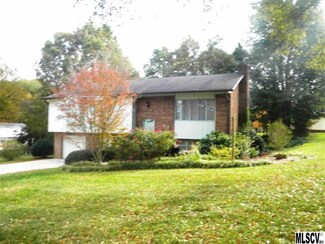 4937 Forest Ridge Dr, Hickory, NC 28602