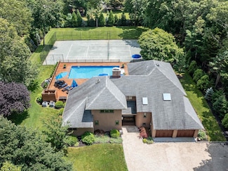 28 Quarter Ct, Westhampton, NY 11977