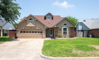 417 Red Coat Ln, Arlington, TX 76002