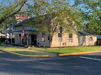 125 W San Antonio St, Fredericksburg, TX 78624