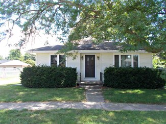 135 5th St N, Winthrop, IA 50682