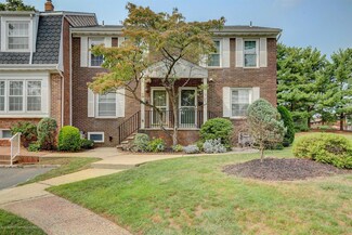 77 Wick Dr, Fords, NJ 08863