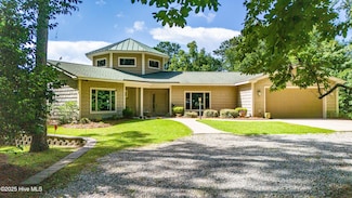 130 Willowbrook Dr, Arapahoe, NC 28510