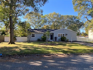 7 Filmore Ave, Coram, NY 11727