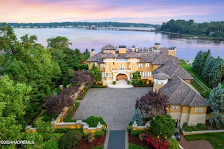18 Clay Ct, Rumson, NJ 07760