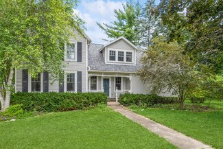 240 E Terra Cotta Ave, Crystal Lake, IL 60014