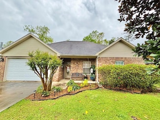 20 Magenta Ln, Picayune, MS 39466