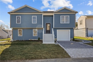 27 Hudson St, Tiverton, RI 02878