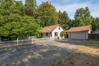 1428 SW Cypress St, Grants Pass, OR 97526